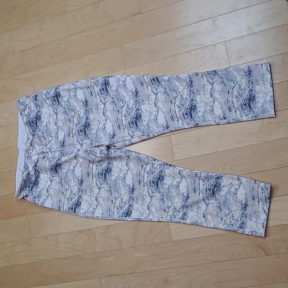 Cali Active Marble Design Capri Leggins size S